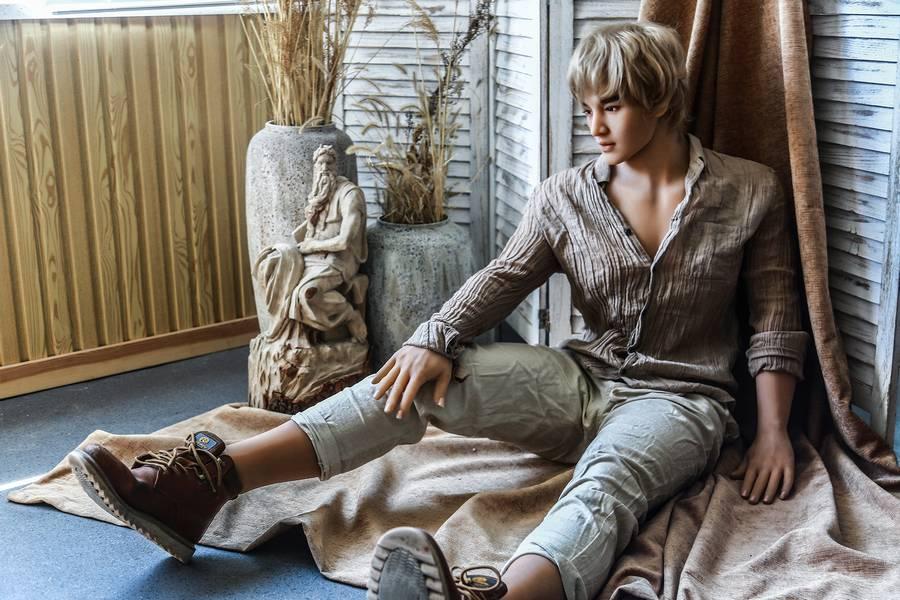 Volledige Schaamstreek Op Schattige Sekspop - Aleks - Afbeelding 2