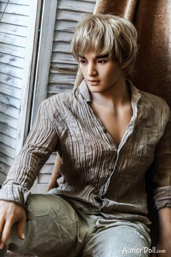 Volledige Schaamstreek Op Schattige Sekspop - Aleks