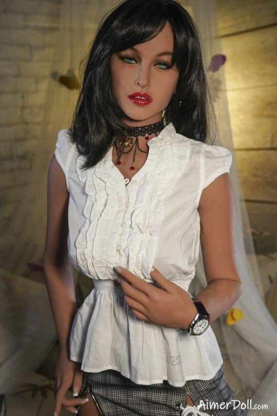 Fabriek Van Sekspoppen Met Grote Borsten - Eboni