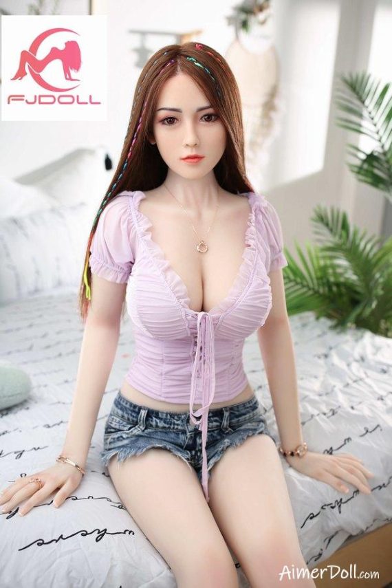 Schattigste Lara Croft Sekspop - Riane