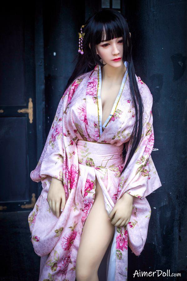 Pijpbeurt Door Een Levensechte Sekspop - Kristy