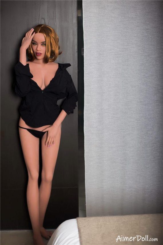 Man Heeft Seks Met Sekspop - Mirta