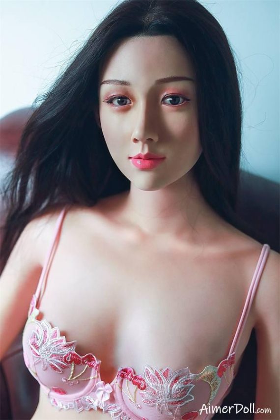 Over Een Meisje Met Een Sekspop - Mireya